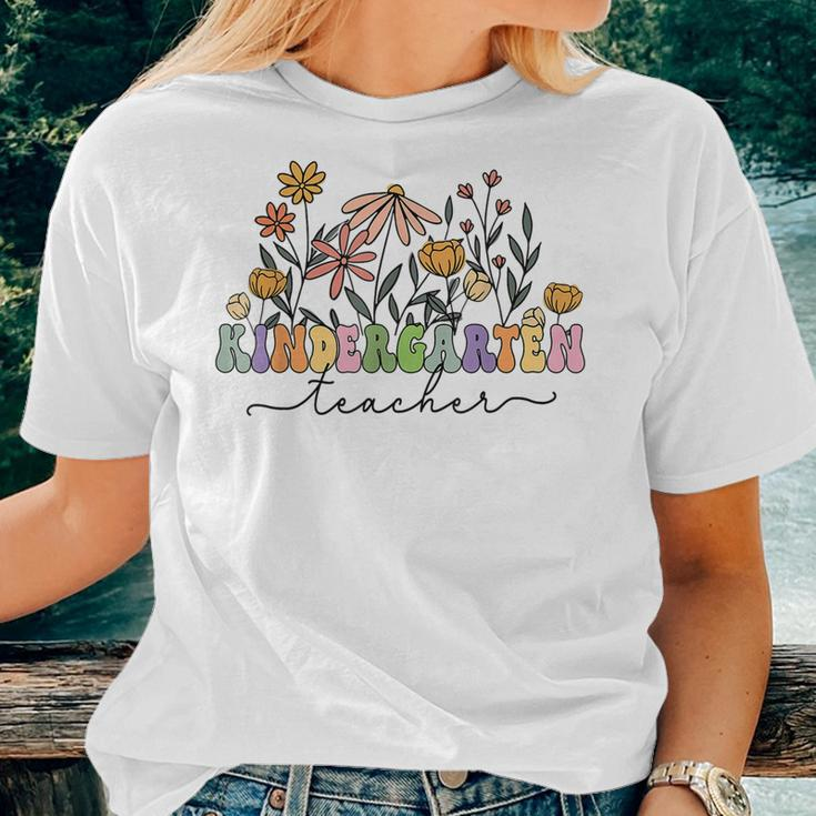 Retro Kindergarten Teacher Daisy Flower Colorful Back To Women T-shirt Gifts for Her