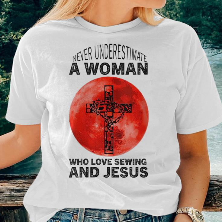 Sewing And Jesus Sewing Quote Women Quilting Lover Women T-shirt Crewneck Gifts for Her