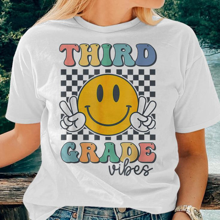 Third Grade Vibes Retro Smile Back To School 3Rd Grade Team Women T-shirt Gifts for Her