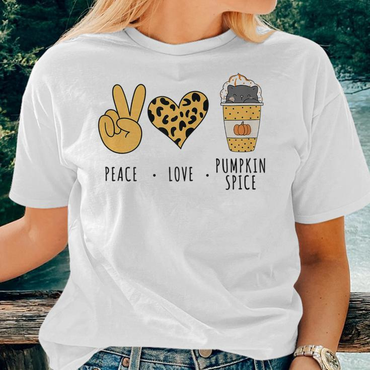 Vintage Peace Love Pumpkin Spice Halloween Kitten Fall Lover Women T-shirt Gifts for Her