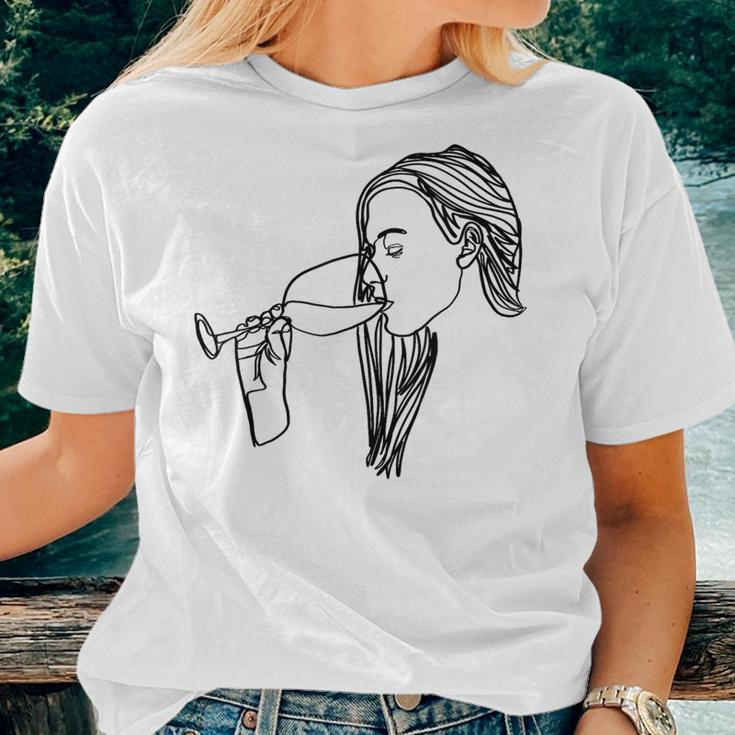 Woman Wine Outline Vintage Champagne Drinker Women T-shirt Gifts for Her