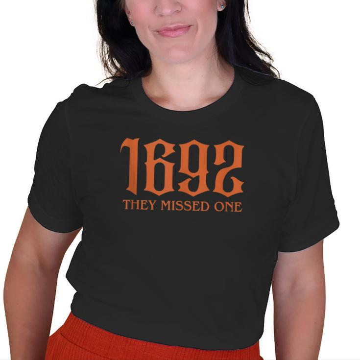 1692 They Missed One Vintage Halloween Witch Old Women T-shirt