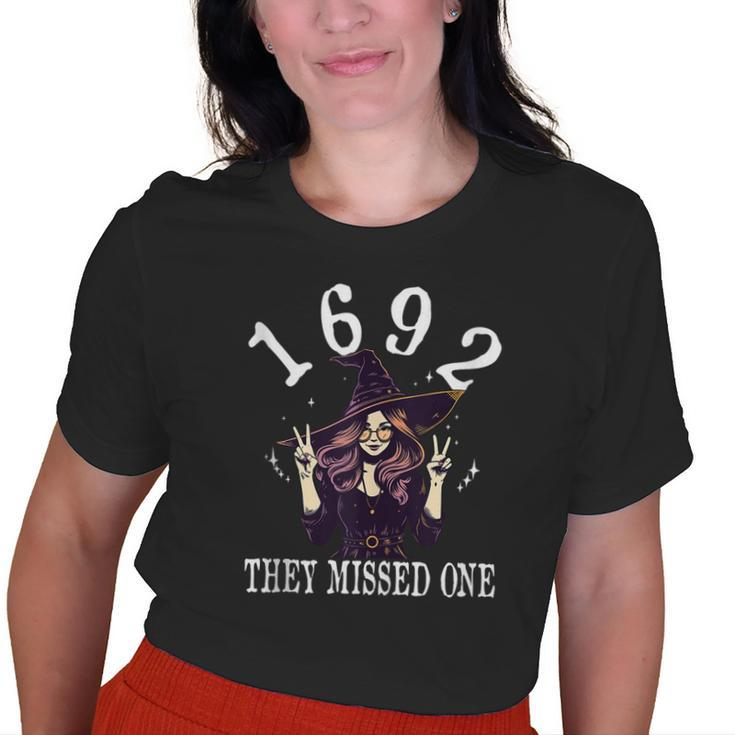 1692 They Missed One Witch Vintage Halloween Salem Old Women T-shirt