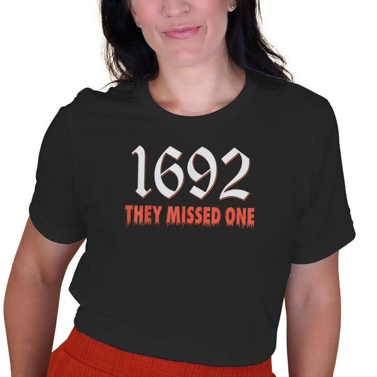 Halloween Retro Vintage Salem Witch 1692 They Missed One Old Women T-shirt