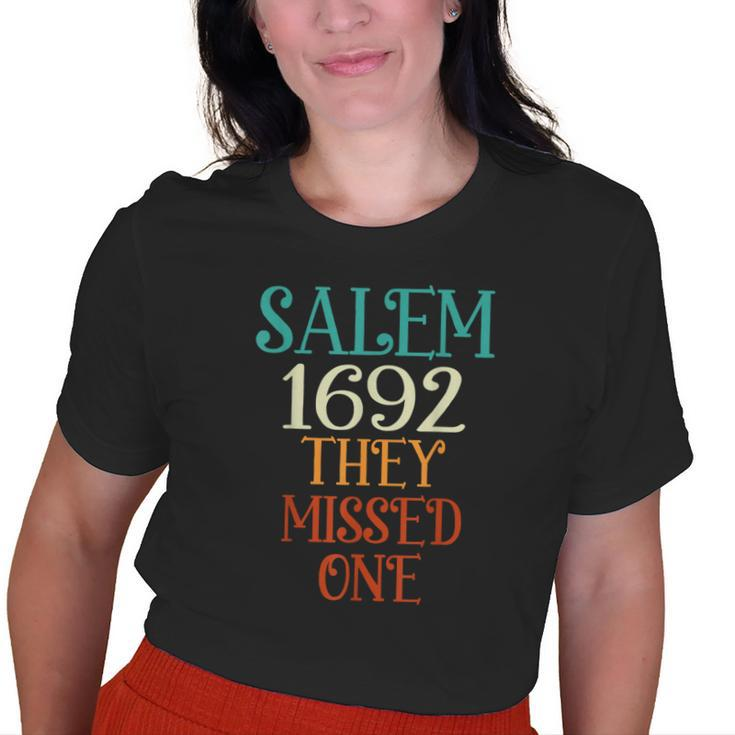 Salem 1692 They Missed One Retro Vintage Old Women T-shirt