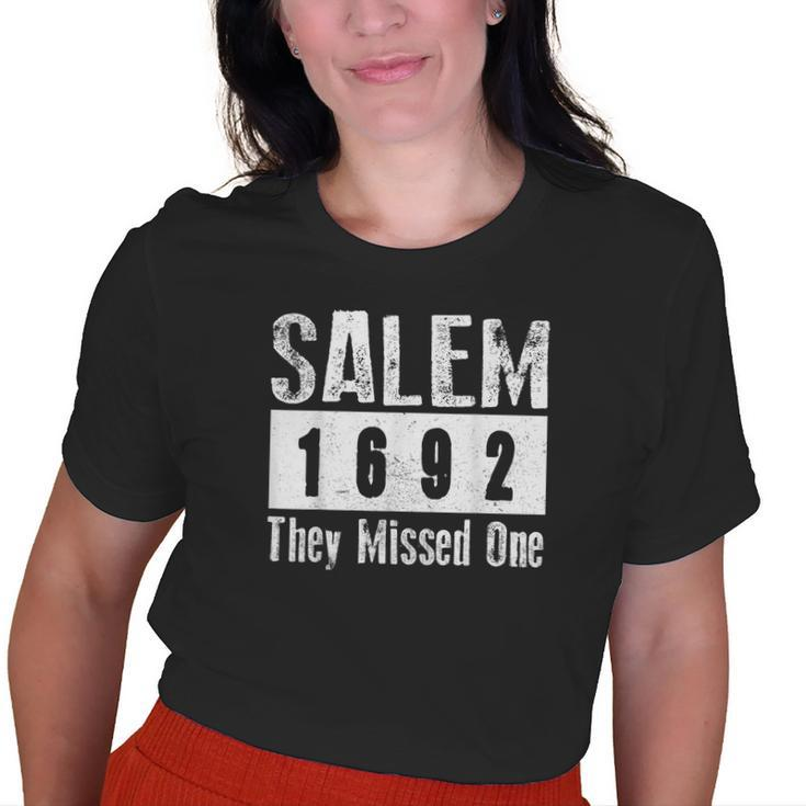 Salem 1692 They Missed One Retro Vintage Witches History Old Women T-shirt