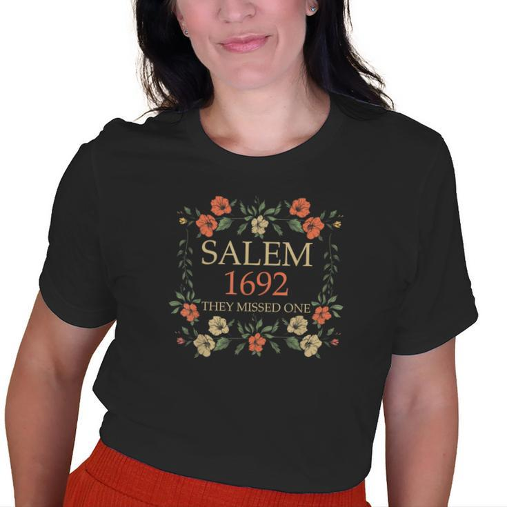 Salem 1692 They Missed One Vintage Flower Halloween Costume Old Women T-shirt