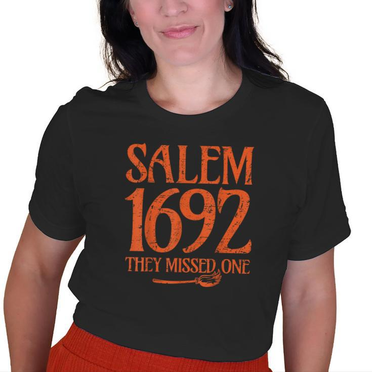 Salem 1692 They Missed One Witch Halloween Vintage Old Women T-shirt