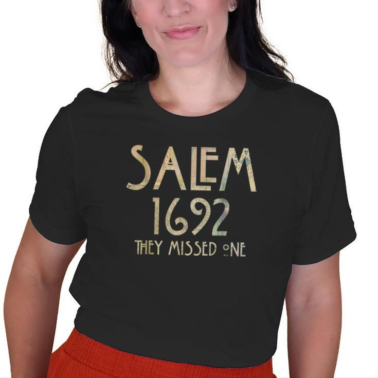 Salem Witch 1692 They Missed One Vintage Halloween Old Women T-shirt