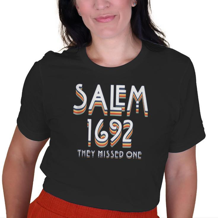 Vintage Groovy Salem 1692 They Missed One Old Women T-shirt