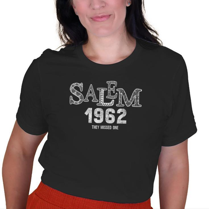 Vintage Salem 1692 They Missed One Halloween Outfit Family Old Women T-shirt