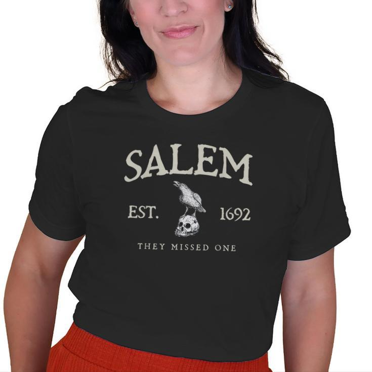 Vintage Salem 1692 They Missed One Witch Crow Bird Halloween Old Women T-shirt