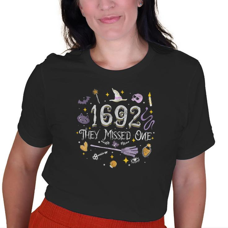 Vintage Witch Halloween Costume Salem 1692 They Missed One Old Women T-shirt
