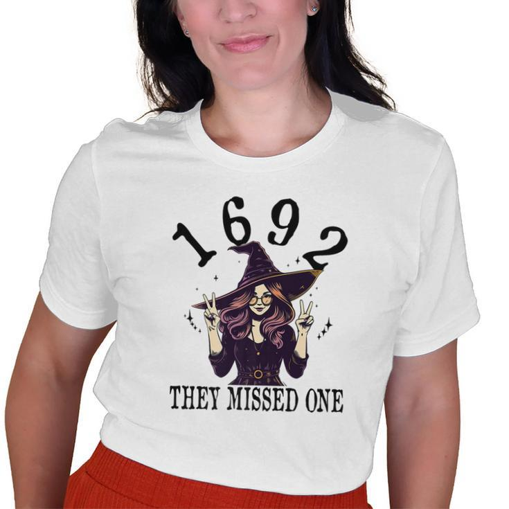 1692 They Missed One Witch Vintage Halloween Salem Old Women T-shirt