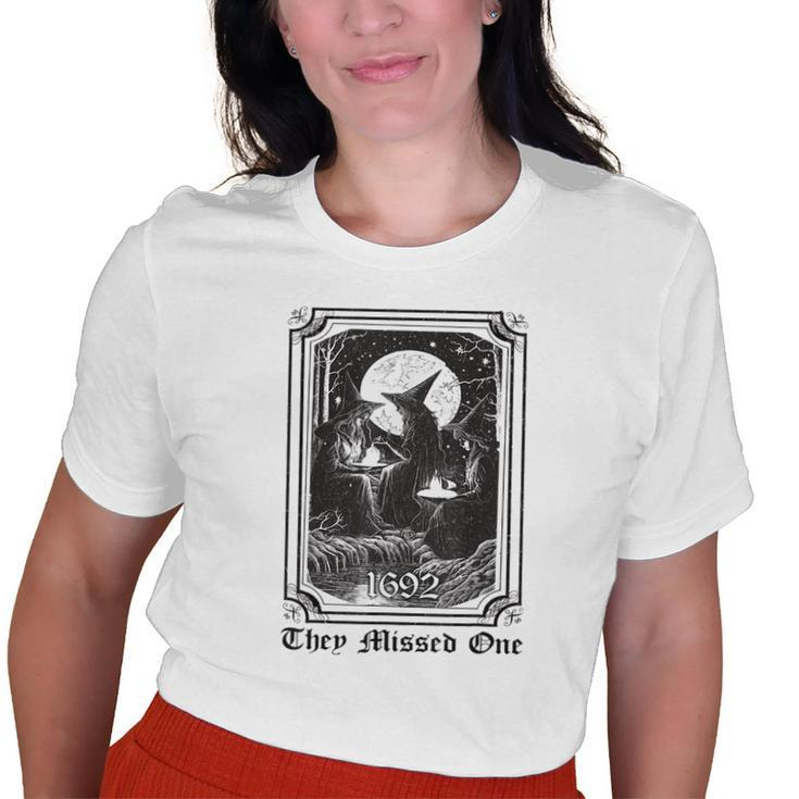 1692 They Missed One Retro Vintage Halloween Salem Old Women T-shirt