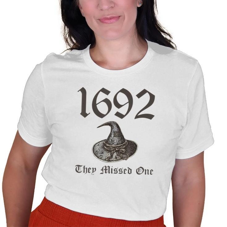 Salem 1692 They Missed One Halloween Costume Vintage Old Women T-shirt