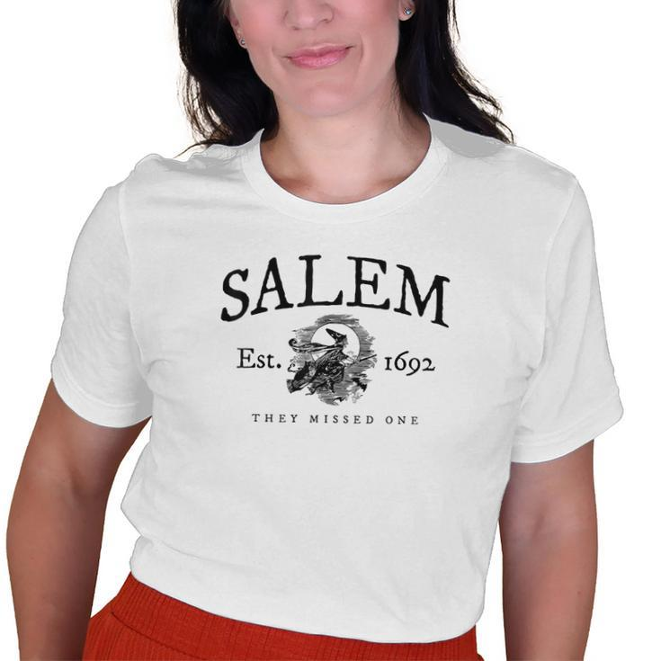 Vintage Halloween Witch Salem 1692 They Missed One Old Women T-shirt