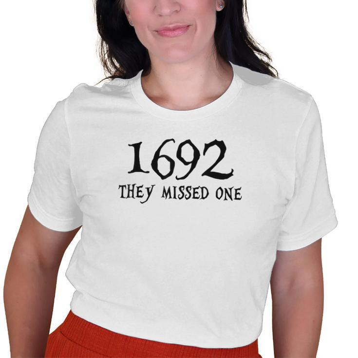 Vintage Salem 1692 They Missed One Halloween Costume Old Women T-shirt