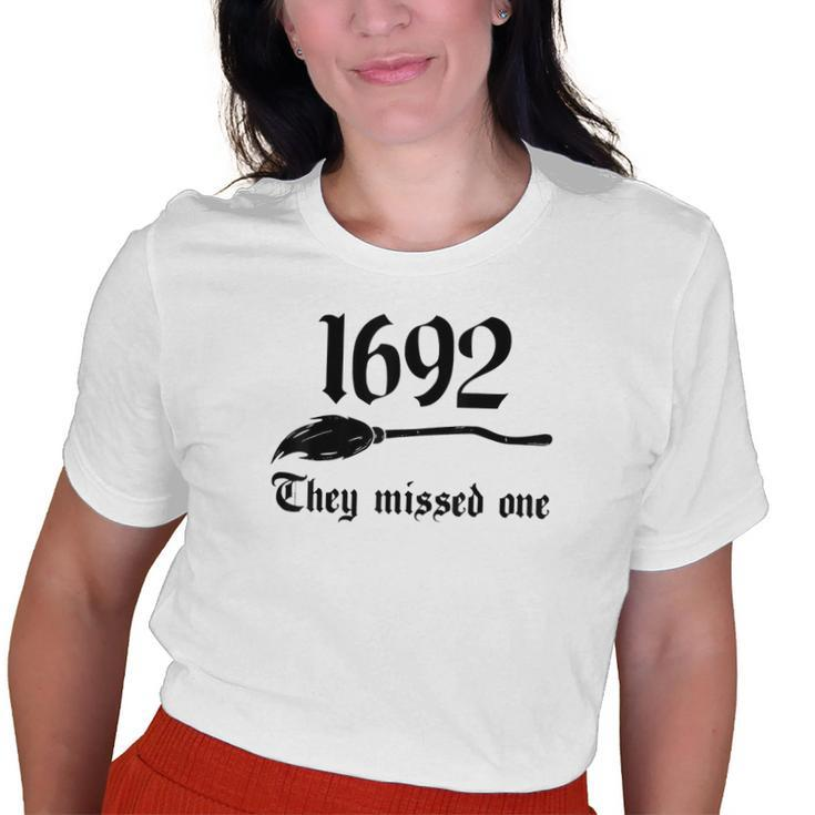 Vintage Salem 1692 They Missed One Halloween Costume Old Women T-shirt