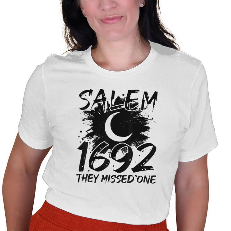 Vintage Salem 1692 They Missed One Halloween Salem 1692 Old Women T-shirt