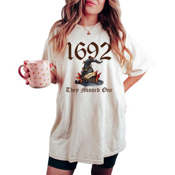 Retro Vintage Salem 1692 They Missed One Floral Witch Hat Women's Oversized Comfort T-shirt