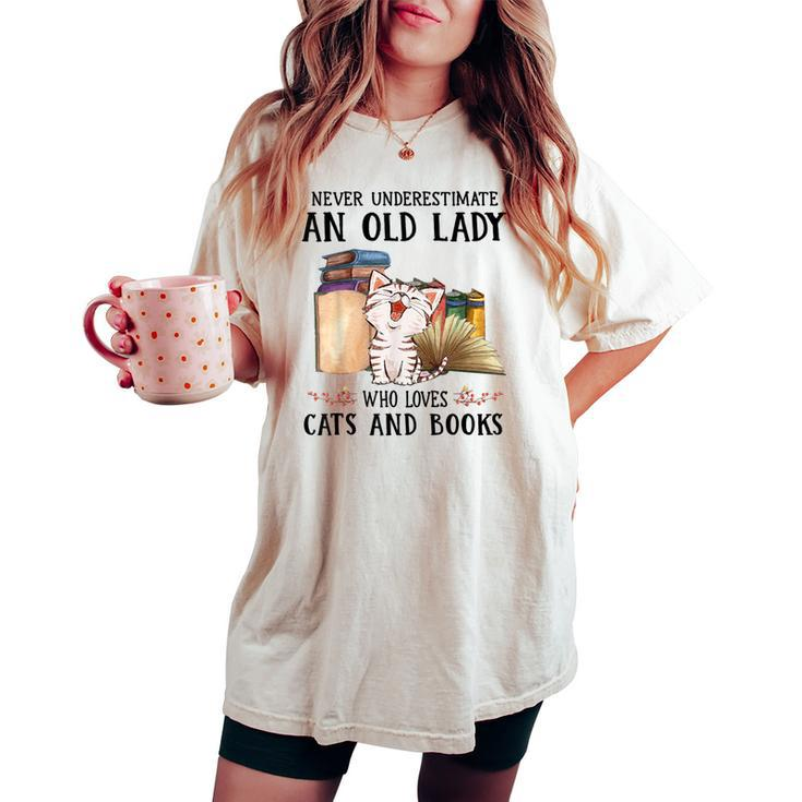 Never Underestimate An Old Lady Who Loves Cats And Books Women's Oversized Comfort T-shirt