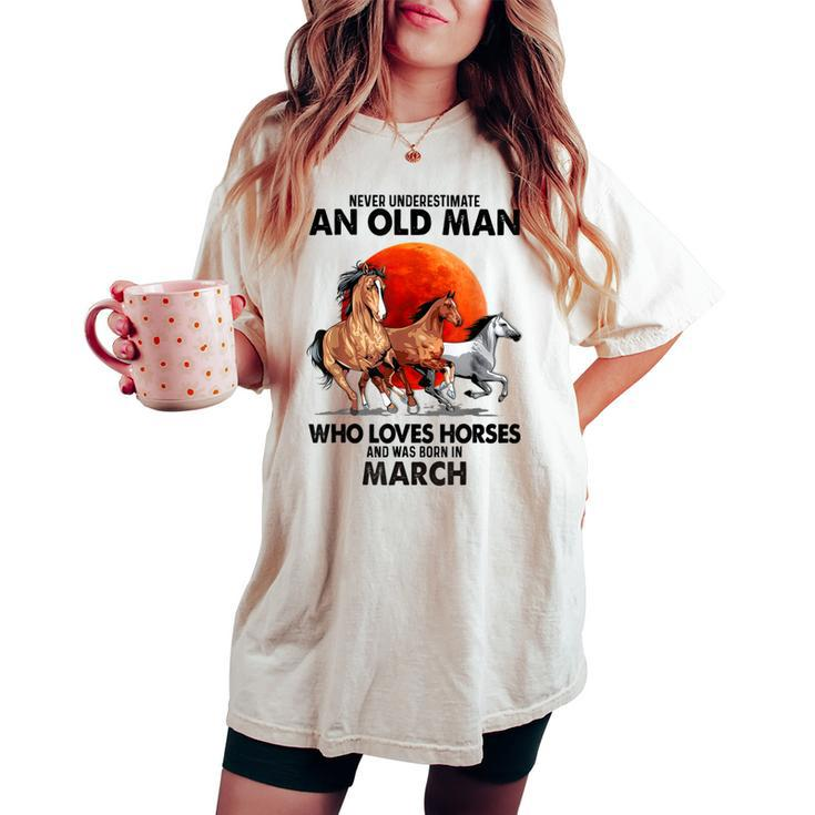 Never Underestimate An Old Man Who Loves Horses And Was Bor Women's Oversized Comfort T-shirt