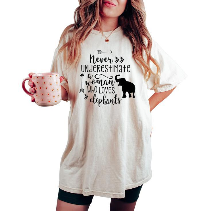 Never Underestimate A Woman Who Loves Elephants T Women's Oversized Comfort T-shirt