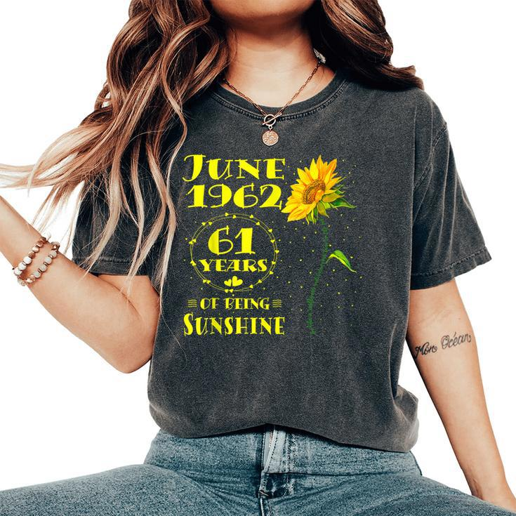 61St Birthday 61 Year Old Sunflower Lovers Born In June 1962 Women's Oversized Comfort T-shirt