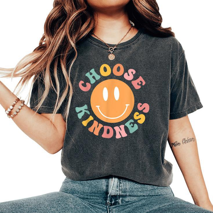 Choose Kindness Retro Groovy Be Kind Inspirational Smiling Women's Oversized Comfort T-shirt