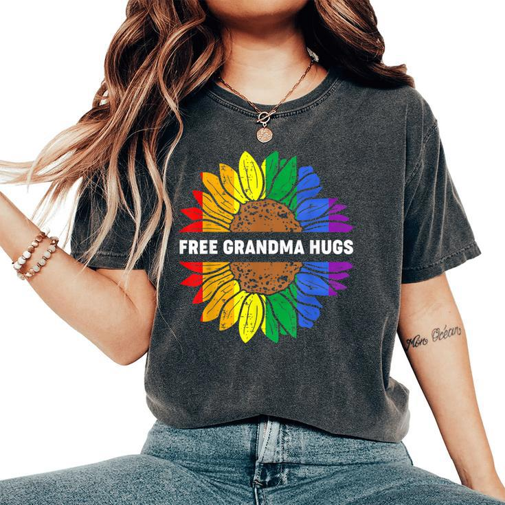 Free Grandma Hugs Lgbt Daisy Rainbow Flower Hippie Gay Pride Women's Oversized Comfort T-shirt