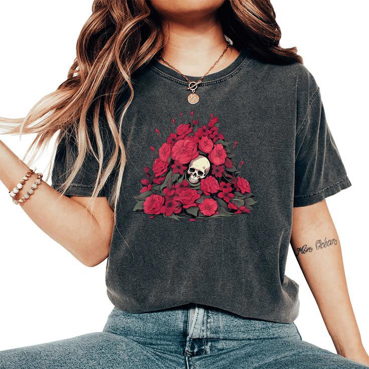 Grave With Skeleton Face And Red Roses And Plants Women's Oversized Comfort T-Shirt
