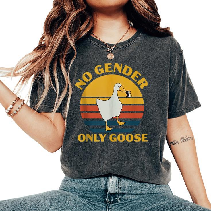 Goose No Gender Nonbinary Lgbt Duck Gay Pride Lgbt Lover Women's Oversized Comfort T-shirt