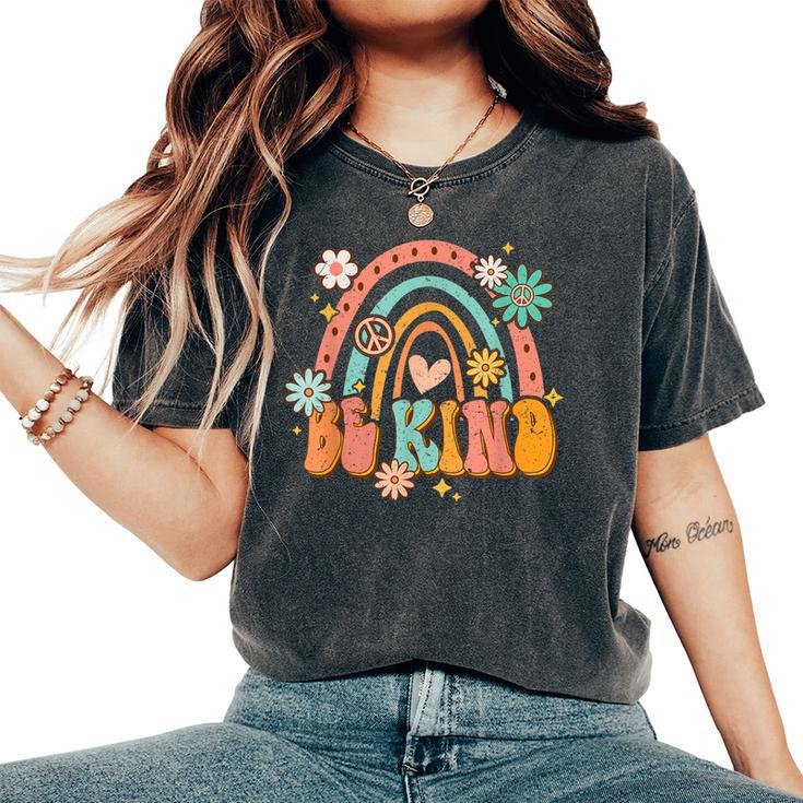 Be Kind Retro Rainbow Peace Sign Love Hippie Flowers 60S 70S Women's Oversized Comfort T-shirt