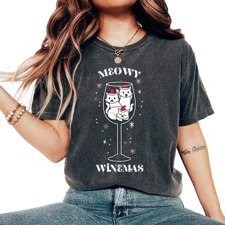 Meowy Winemas Cats Sparkling Wine Glass Cute Christmas Women's Oversized Comfort T-Shirt