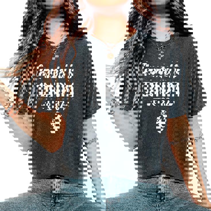 Promoted To Grandma Est 2024 New Grandma Grandmother Women's Oversized Comfort T-Shirt