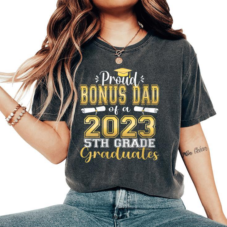 Proud Bonus Dad Of 5Th Grade Graduate 2023 Family Graduation Women's Oversized Comfort T-shirt