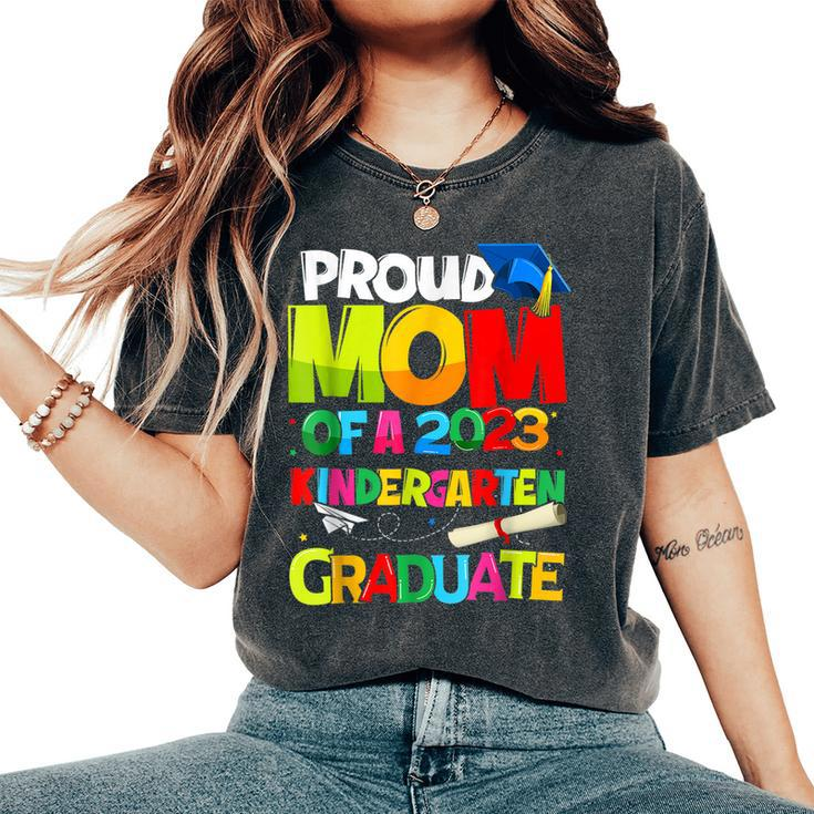 Proud Mom Of A Class Of 2023 Kindergarten Graduate Top Women's Oversized Comfort T-shirt