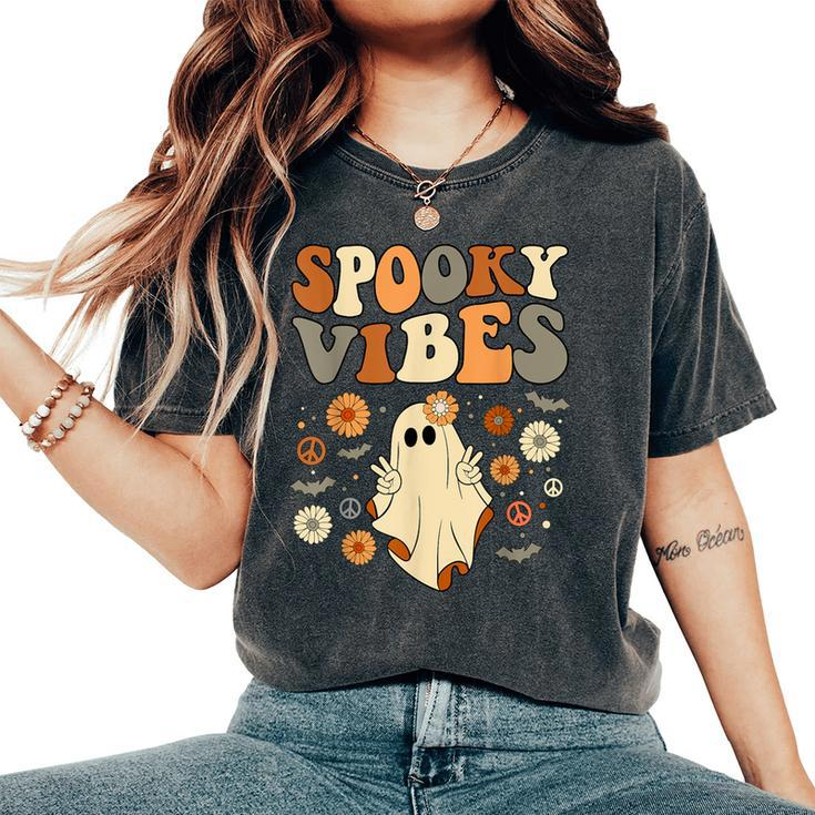 Spooky Vibes Halloween Ghost Outfit Costume Retro Groovy Women's Oversized Comfort T-Shirt