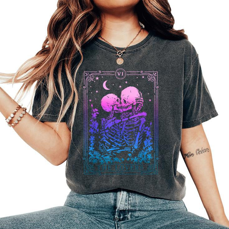 Tarot Card Kissing Skeleton Lovers Skull Bones Horror Goth Tarot Women's Oversized Comfort T-Shirt