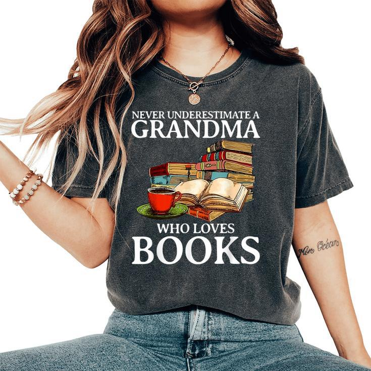 Never Underestimate A Grandma Who Loves Books Women's Oversized Comfort T-Shirt