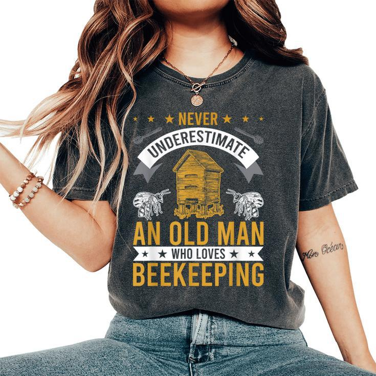 Never Underestimate An Old Man Who Loves Beekeeping Women's Oversized Comfort T-Shirt