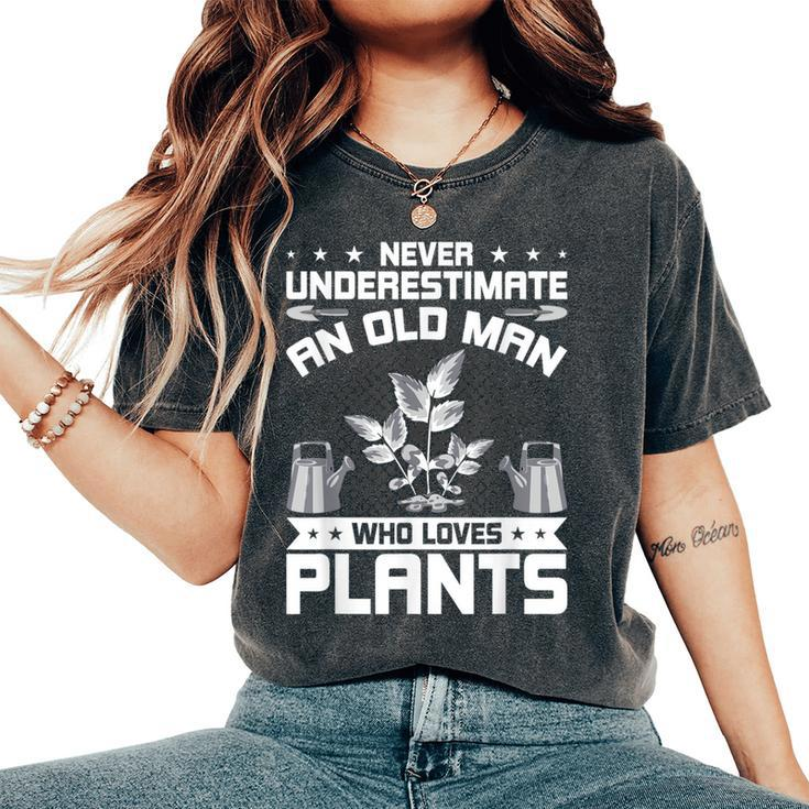 Never Underestimate An Old Man Who Loves Plants Women's Oversized Comfort T-Shirt
