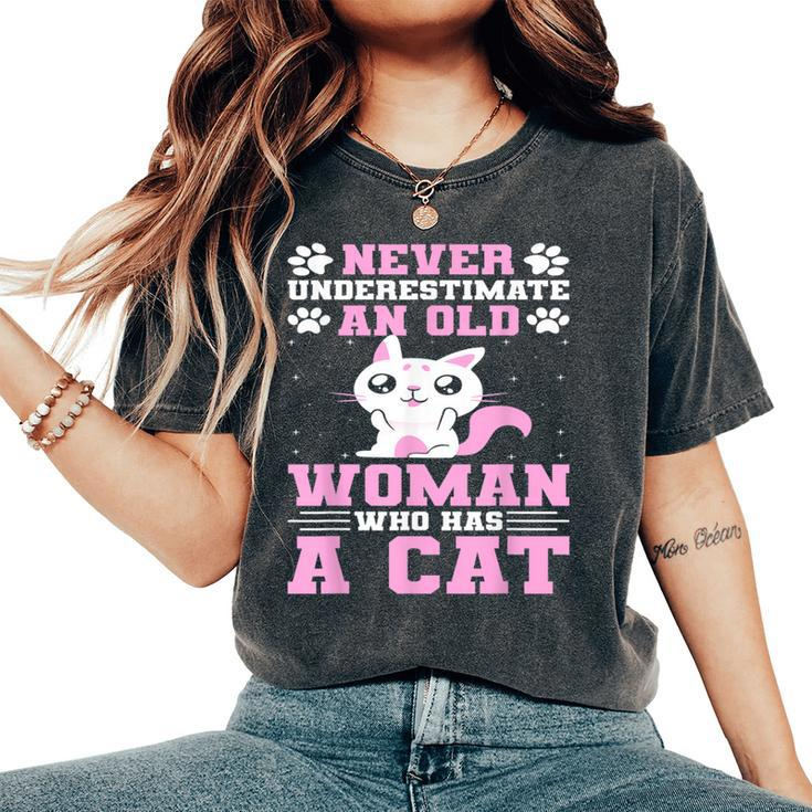 Never Underestimate An Old Woman Who Has A Cat Women's Oversized Comfort T-Shirt