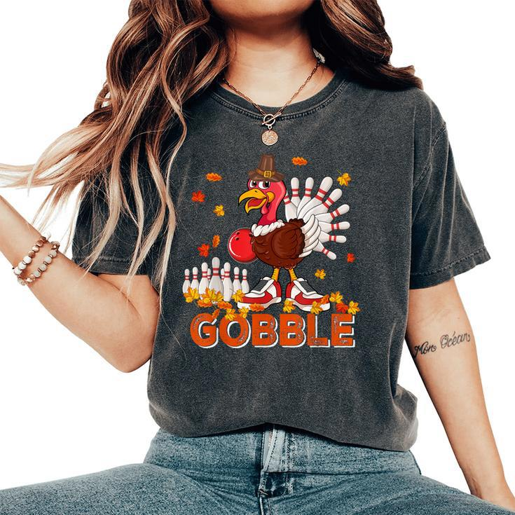 Vintage Gobble Thanksgiving Turkey Playing Bowling Player Women's Oversized Comfort T-Shirt