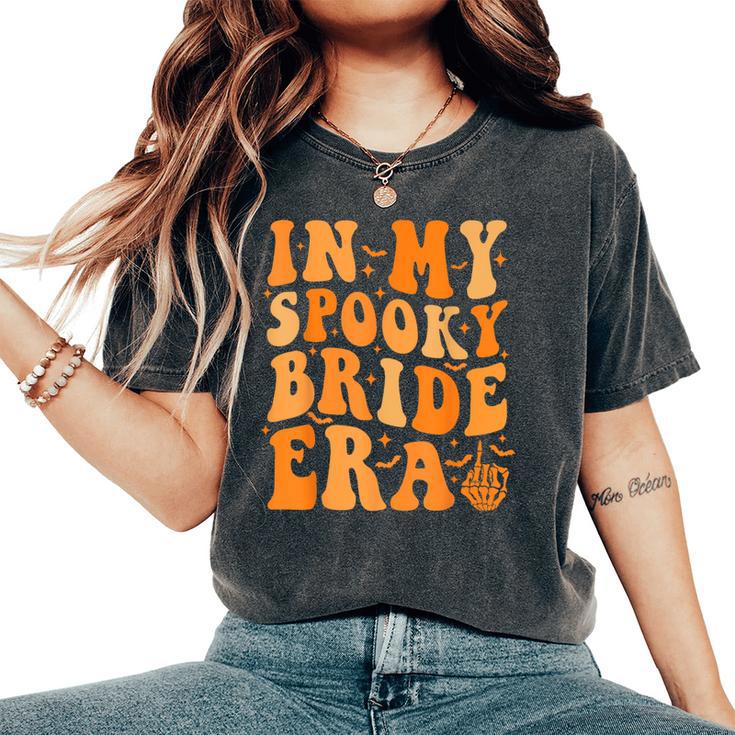 Halloween In My Spooky Bride Era Groovy Wedding Bachelorette Women's Oversized Comfort T-Shirt