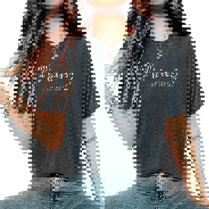 Mommy Est 2024 Promoted To Mom 2024 Mothers Day New Mom Women's Oversized Graphic Print Comfort T-shirt Mommy Est 2024 Promoted To Mom 2024 Mothers Day New Mom Women's Oversized Graphic Print Comfort T-shirt