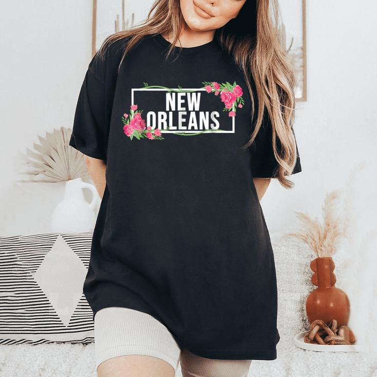 New Orleans Louisiana Floral Hibiscus Flower Women T-shirt