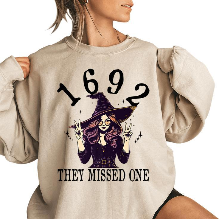 1692 They Missed One Witch Vintage Halloween Salem Women's Oversized Sweatshirt