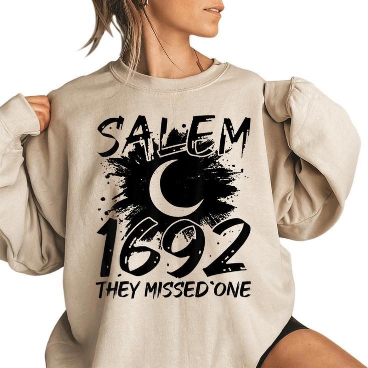 Vintage Salem 1692 They Missed One Halloween Salem 1692 Women's Oversized Sweatshirt